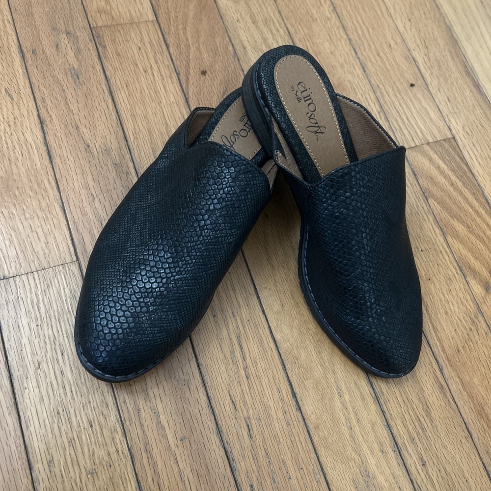 Euro Soft Black Snakeskin Mule Ladies Shoes 6.5M NEW Slip On Winona - Picture 2 of 6